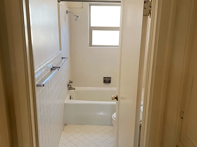 Broadway Apartments — Photo 10