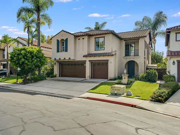 11761 Fricker Ave — Photo 2