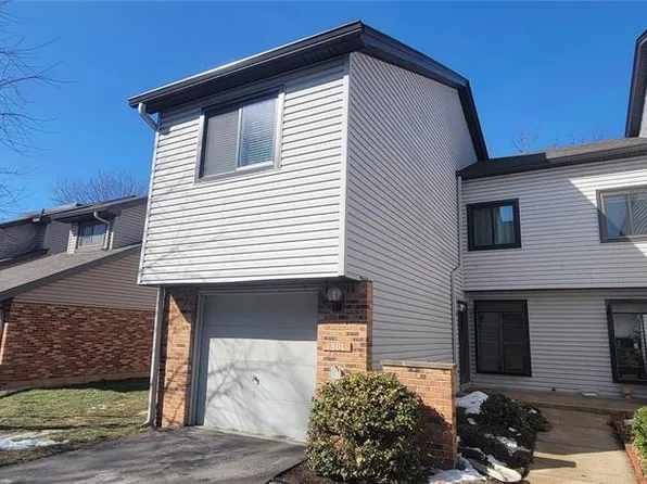 1801 Misty Moss Dr, Saint Louis, MO 63146