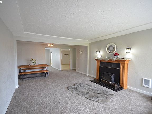 3rd image of 12419 NE 49th St