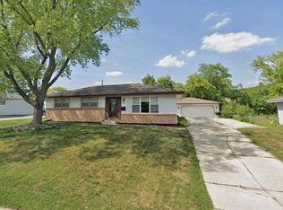 N86W14836 Rozanne Dr, Menomonee Falls, WI 53051