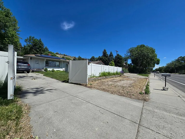 1005 Rimrock Rd — Photo 3