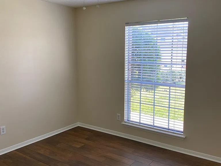 24 Chapparal Ct — Photo 4