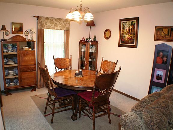 5th image of 327 N Oakwood Ct
