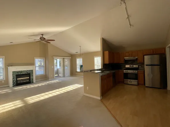 115 Bourne Cir #808, Hamburg, NJ 07419