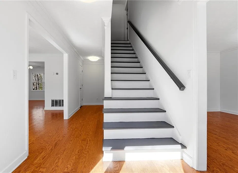 4 bed, 2.5 bath, 2276 sqft, $3,500 — Photo 4