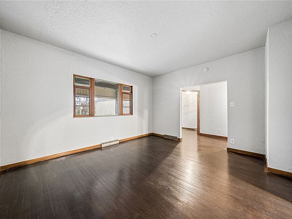 3rd image of 620 Broadway Ave