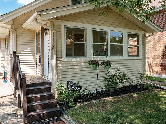 2nd image of 2038 Douglas St