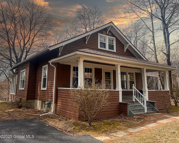 2nd image of 11 Maple Avenue