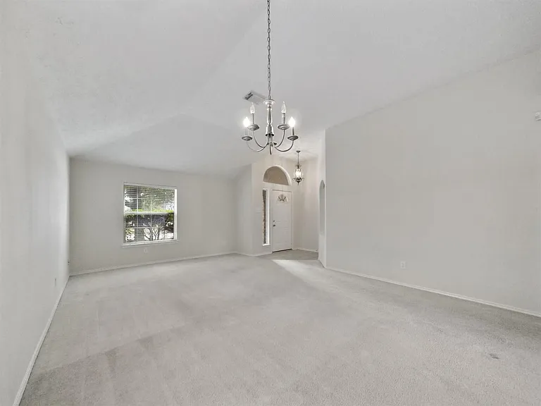 427 Northvalley Dr — Photo 5