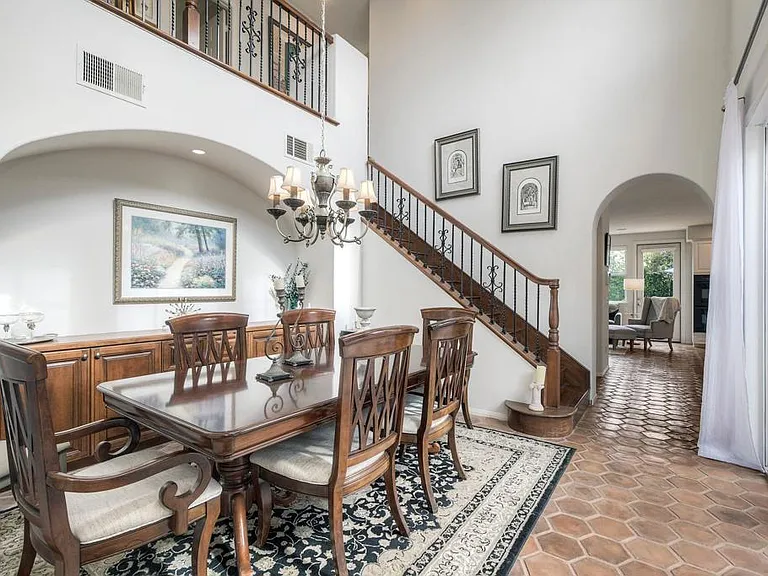 688 Cypress Hills Dr — Photo 6