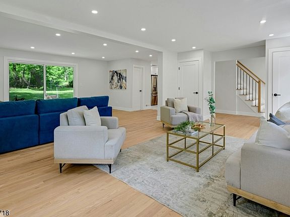 4th image of 47 FIELDSTONE DRIVE