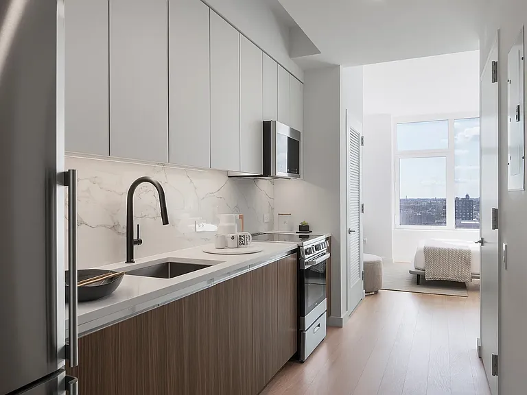 123 Linden Blvd #H22M — Photo 2