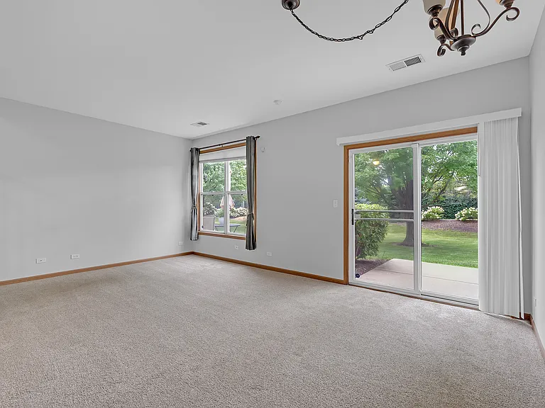 989 Sheridan Cir — Photo 9