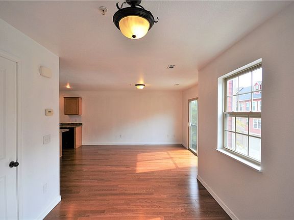 5th image of 2836 Hillshire Dr