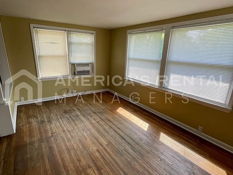 1701 Berkley Avenue — Photo 6