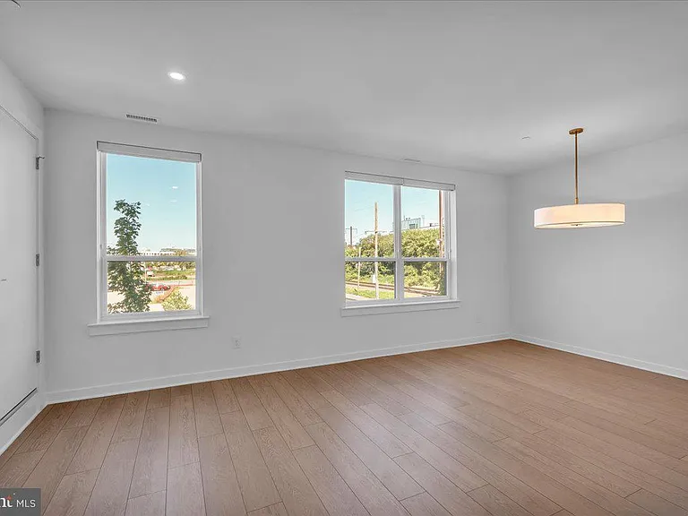 904 Riverplace Dr — Photo 9