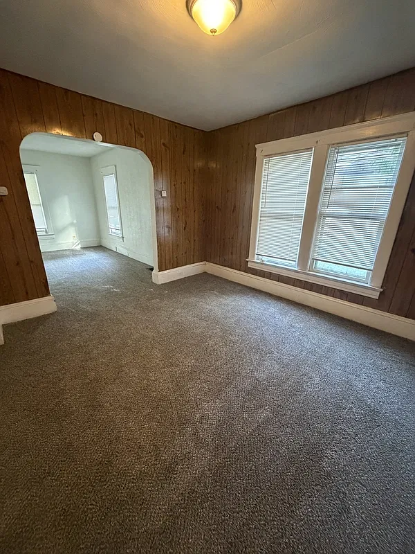 3 bed, 1.0 bath, 1281 sqft, $1,300 — Photo 2