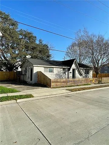 1535 Harrison Ave — Photo 3