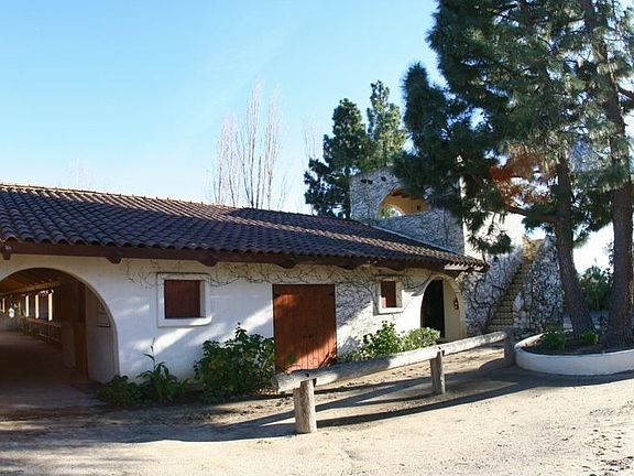 Horse Barn with Tack room