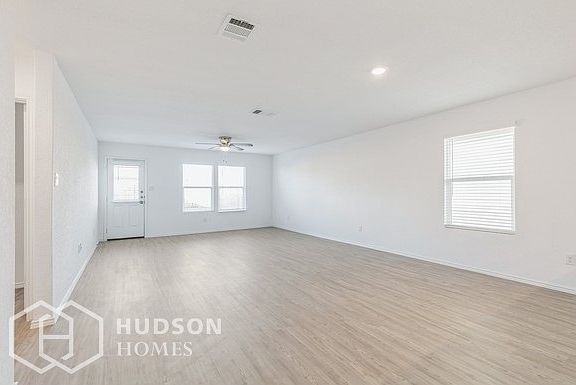 4th image of 426 Angel Trumpet Ct