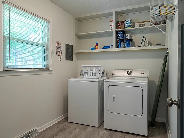 320 Broken Saddle Ln — Photo 21