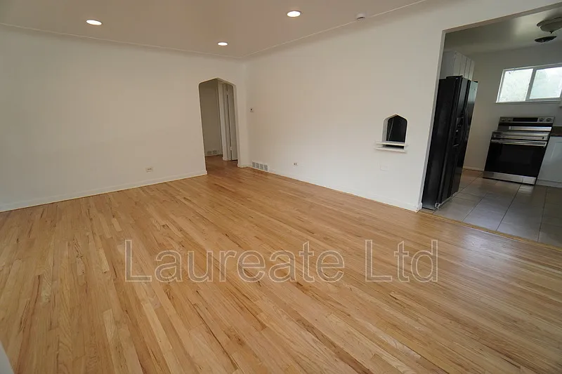 6 bed, 2.0 bath, 2138 sqft, $2,795 — Photo 3