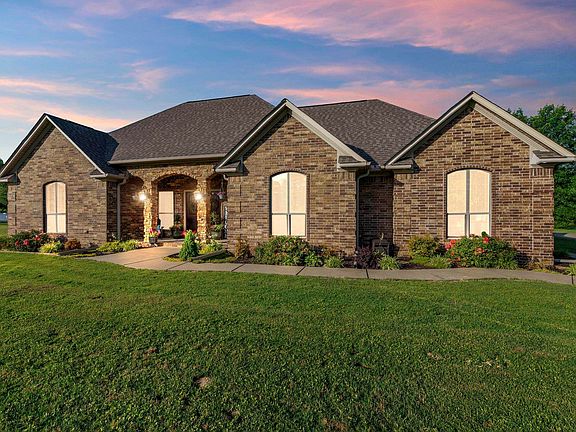 2nd image of 8 Sequoia Dr