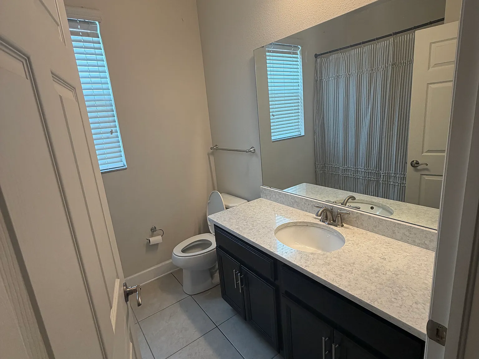 3 bed, 2.5 bath, 2506 sqft, $1,000 — Photo 2