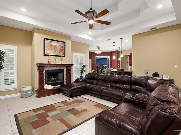 4th image of 817 Studio Ln