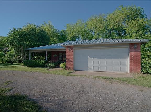 3rd image of 804 W Blackjack St
