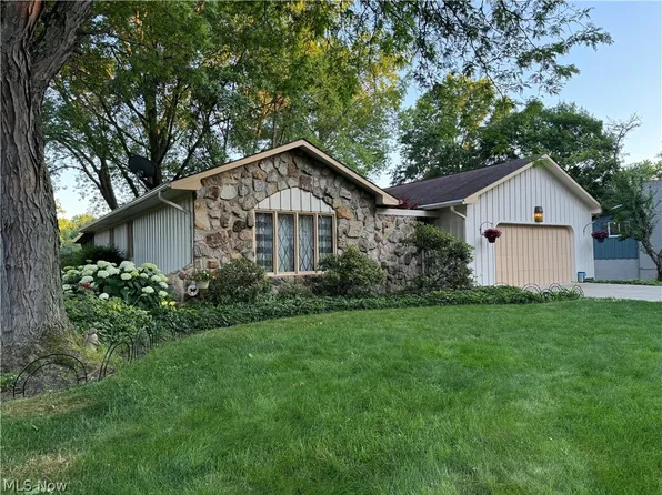 1126 Weinsz Dr, Dover, OH 44622