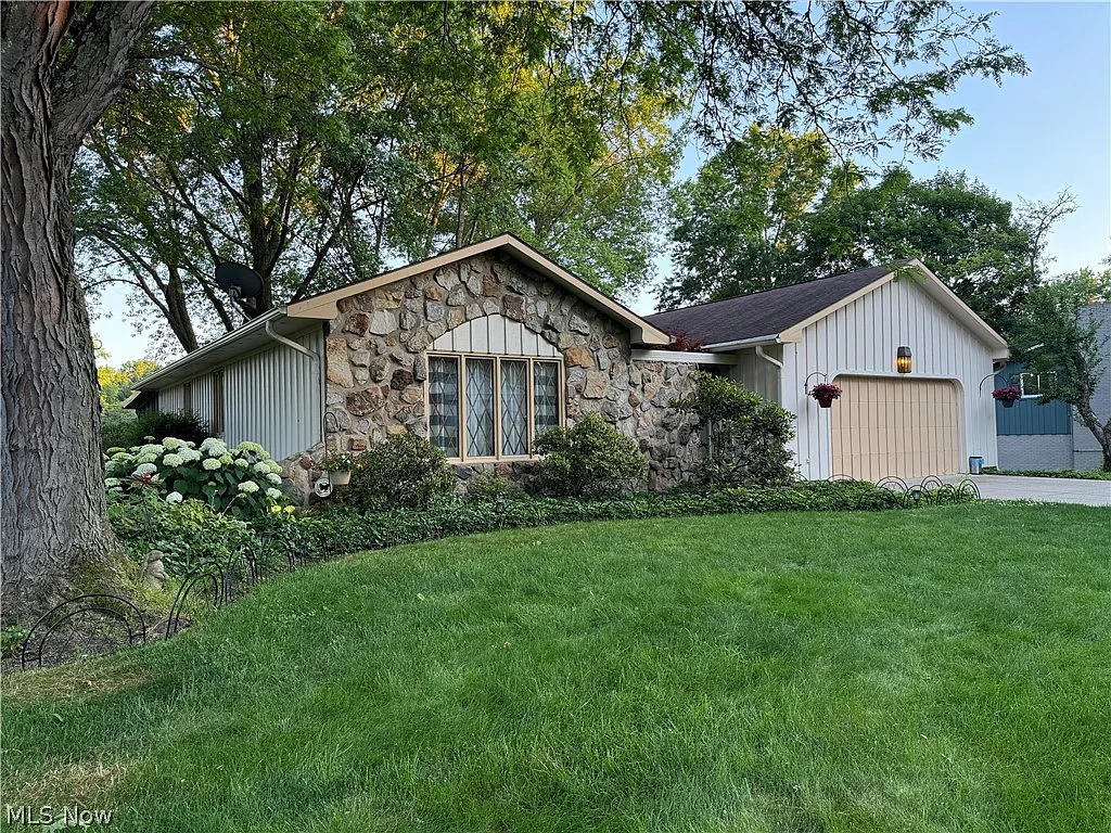 1126 Weinsz Dr photo 1