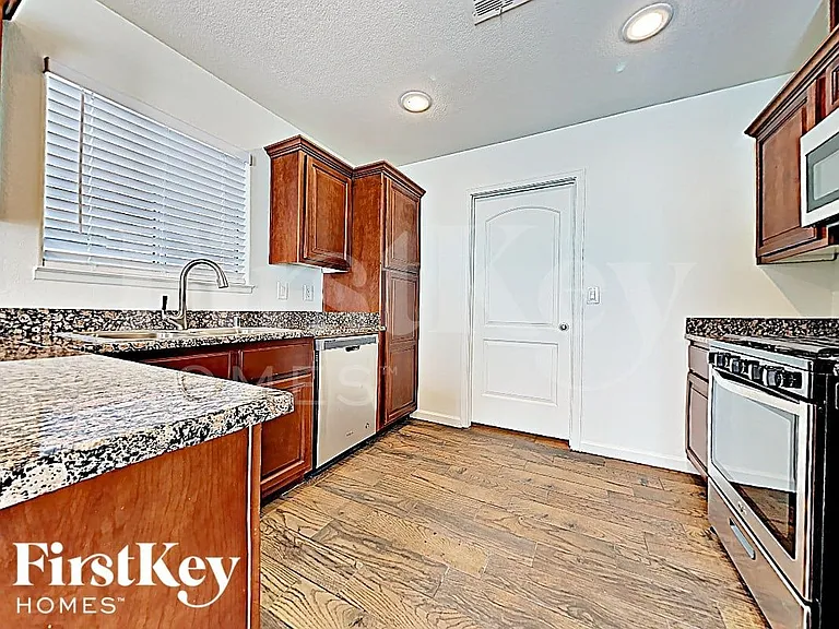 2045 Houdini St — Photo 5