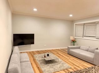 32 1st St #32, Wheeling, IL 60090