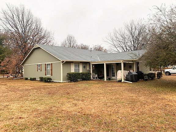 3rd image of 58 Meadowbrook Cir