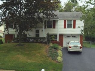 4211 Minstrell Ln, Fairfax, VA 22033