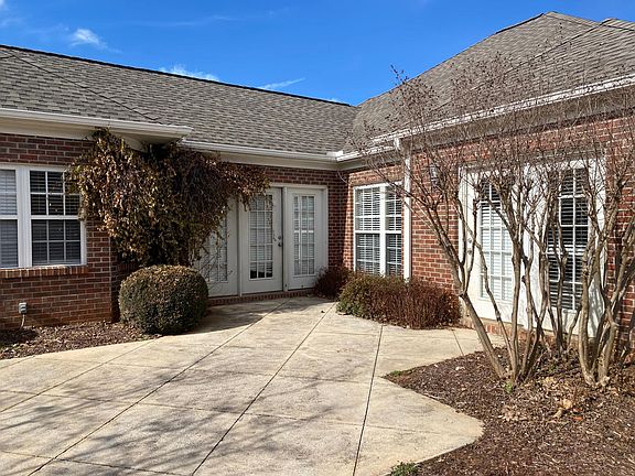 4th image of 3106 Shoreway Cir SE