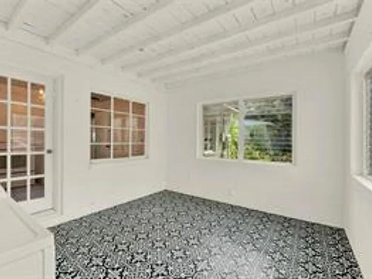 1016 Alba Dr — Photo 7
