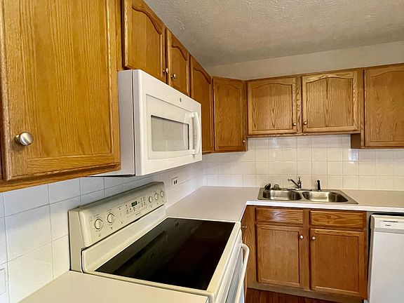 3rd image of 224 Winebarger Cir