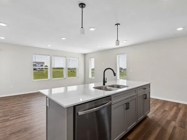 1433 SE Vantage Point Dr, Lees Summit, MO 64081