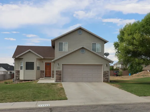 1945 E Saddleback View Dr, Enoch, UT 84721