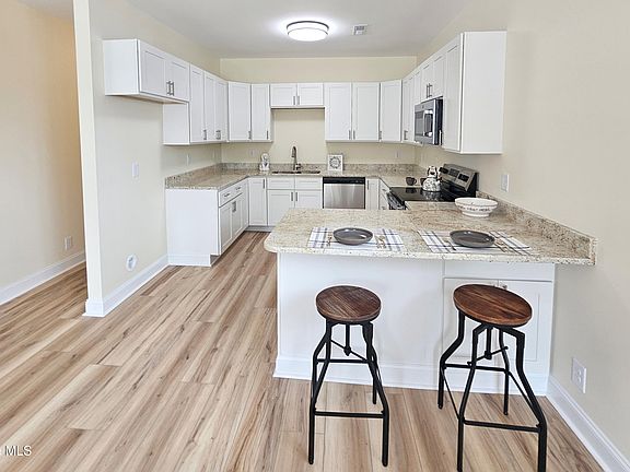 5th image of 227 Hammond Street