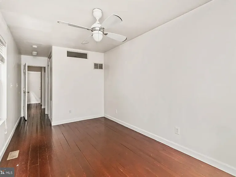 1122 William St — Photo 22