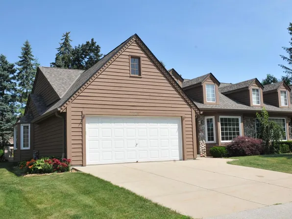3817 South Oakbrook DRIVE, Greenfield, WI 53228
