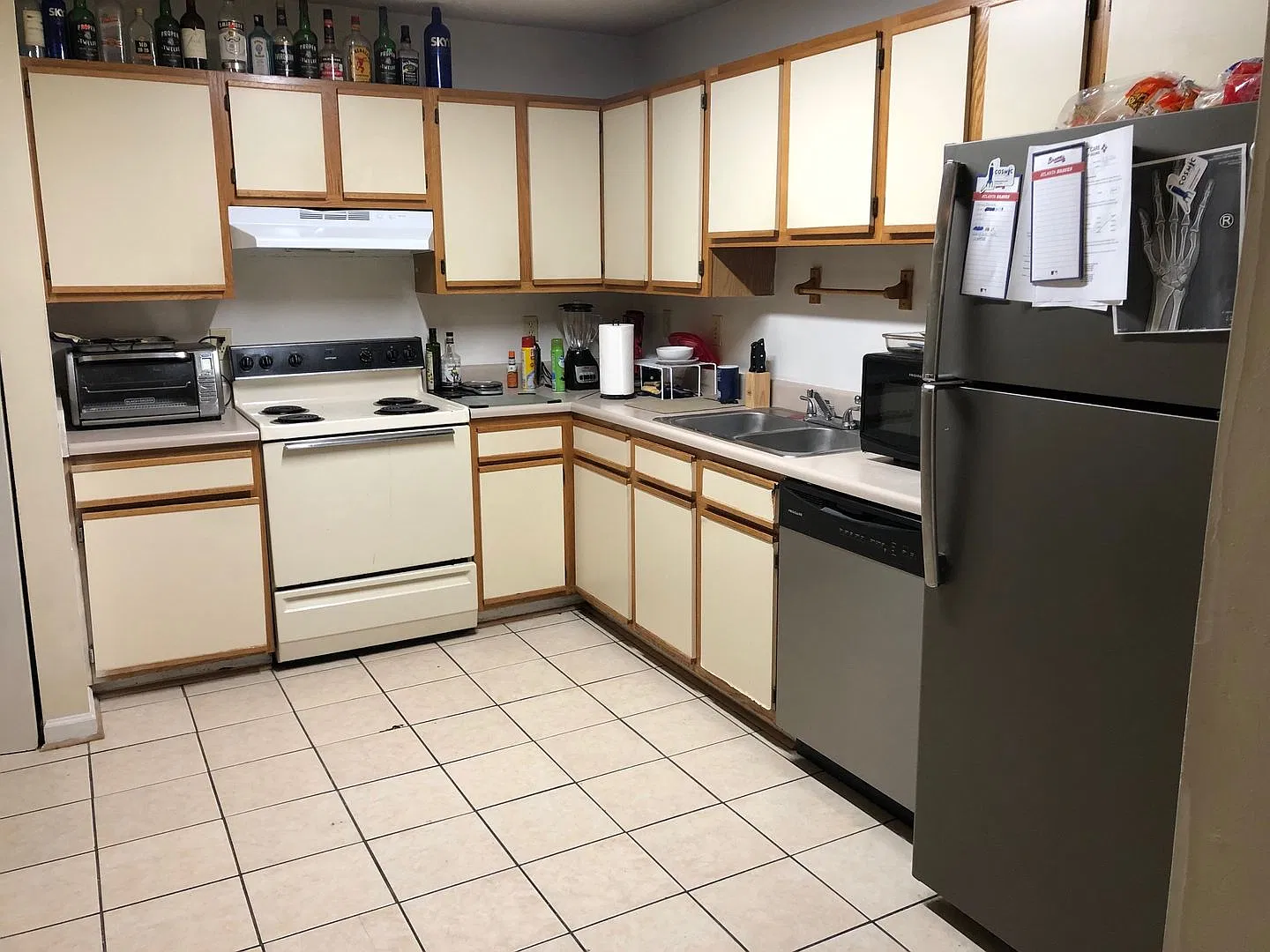 4 Bedroom Apartment in Downtown Athens! — Photo 2