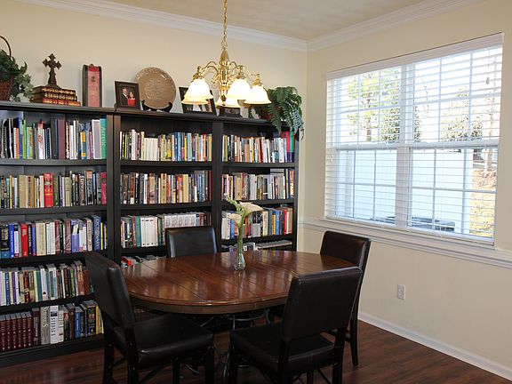 4th image of 202 Kinde Cir