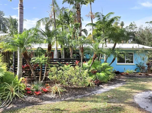 2135 Hyde Park Cir, Sarasota, FL 34239