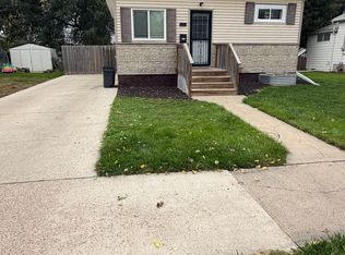 916 S 4th St, Aberdeen, SD 57401