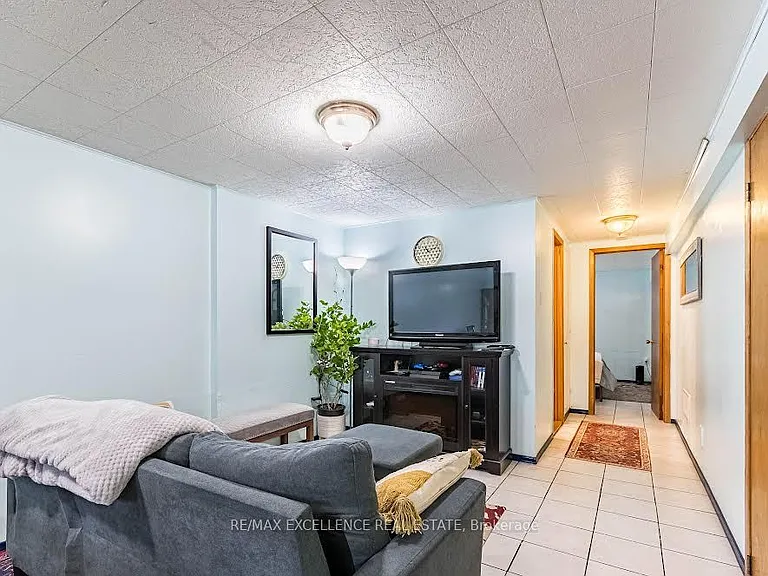 1178 Ogden Ave #BASEMENT ONLY — Photo 2